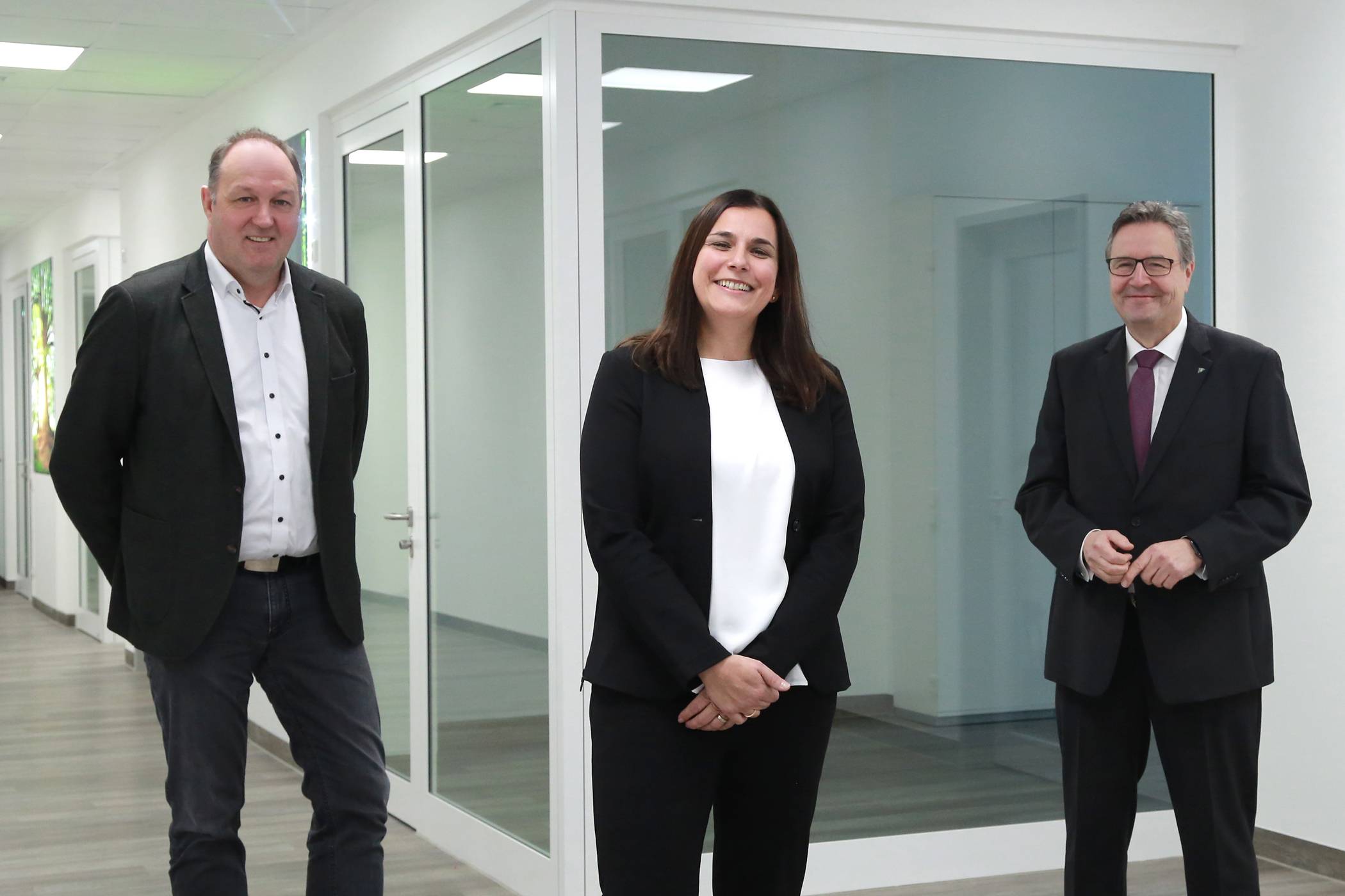  Prokurist und Pflegedirektor Thomas Weyers, Prokuristin und Kaufmännische Direktorin Myriam Olschewski sowie Geschäftsführer Ralf H. Nennhaus. 