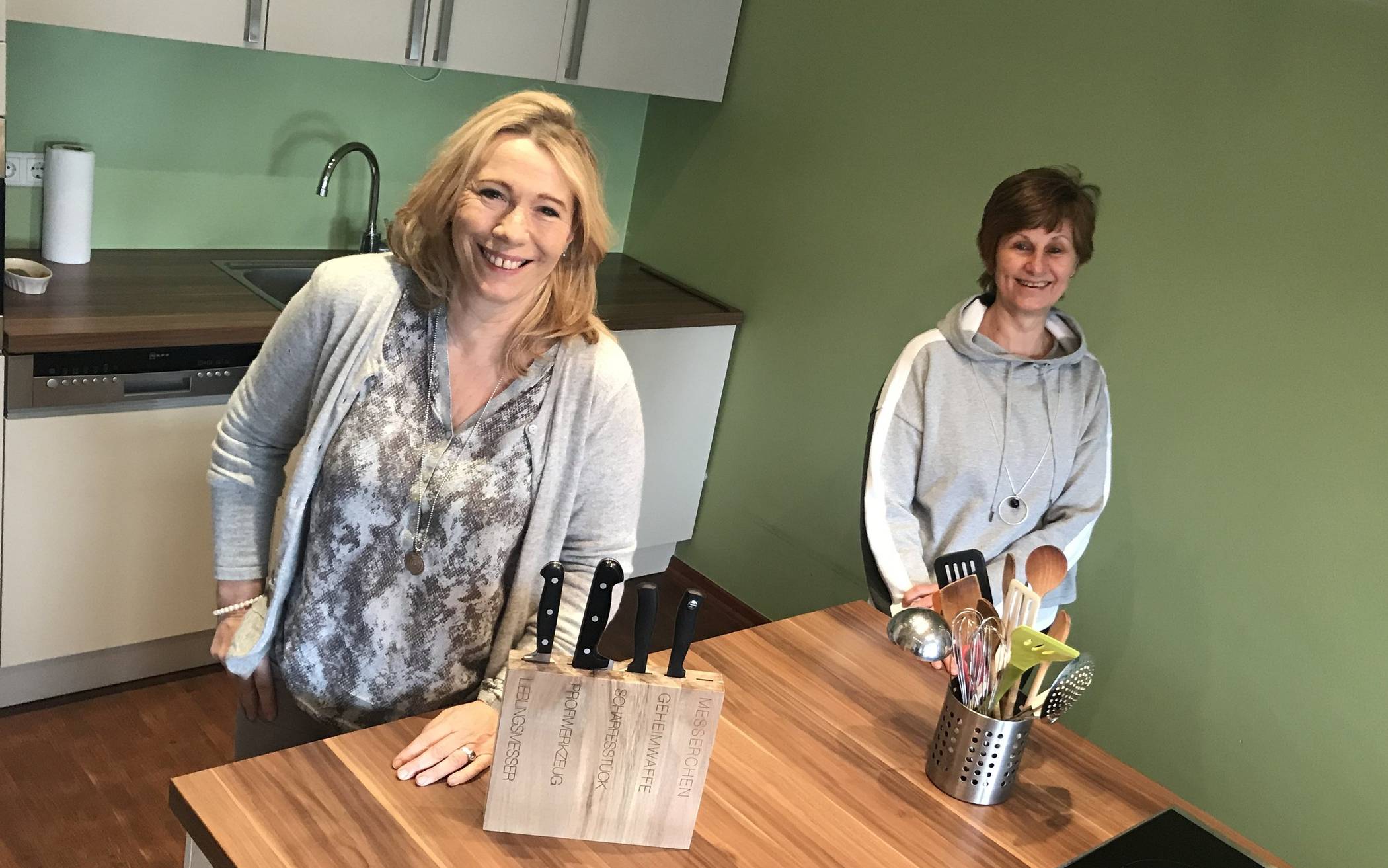  Andrea Stallmann (l.) übernimmt die Abenteuerküche von Petra Gesthuysen-Mieden. 