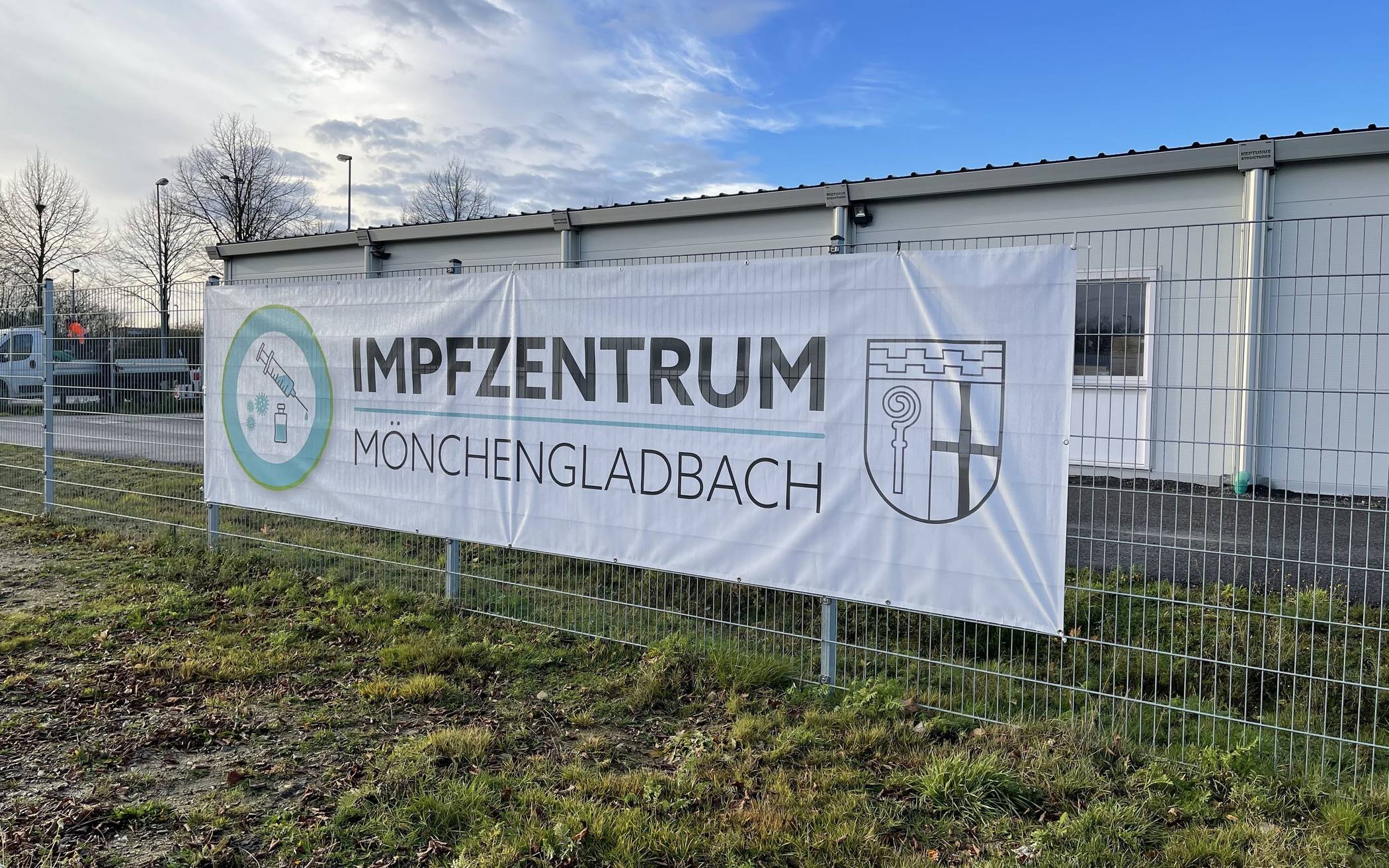 Ab 1. Februar können Gladbacher Bürger im neuen Impfzentrum (Am Nordpark 260) gegen das Coronavirus geimpft werden. 