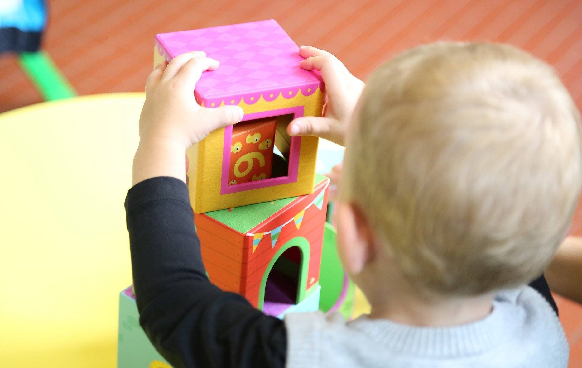  Die Kitas haben momentan im Notbetrieb geöffnet. Der Betreuungsumfang wurde jeweils um 10 Stunden reduziert. 