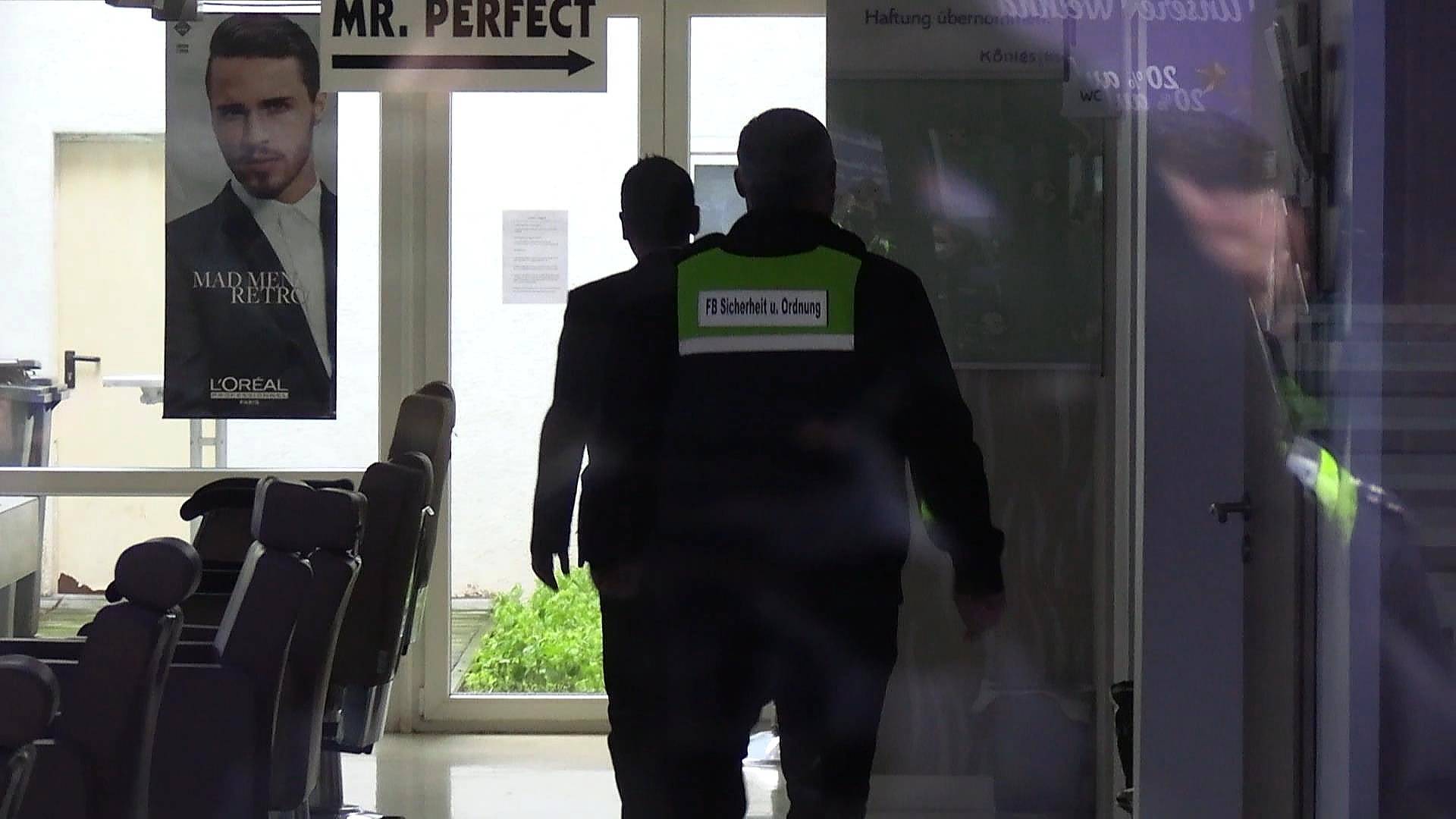 Ordnungsdienst war wieder vor Ort: Kosmetiker öffnet trotz Ankündigung nicht