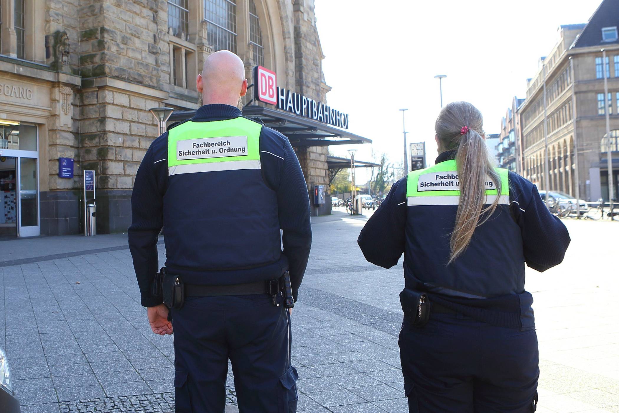  Übersicht: Inzidenzwert sinkt / Bußgelder wegen wiederholter Verstöße :   KOD findet wieder Personen im Hotel