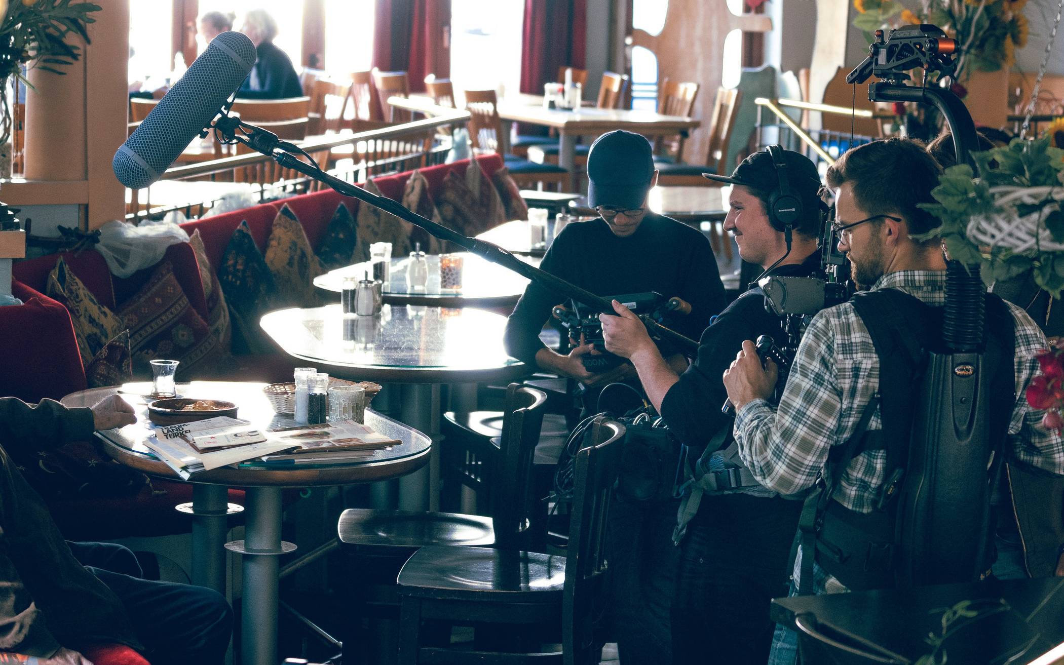 Auch der Mönchengladbacher Osman, seit 1963 in Deutschland, erzählt in „Gleis 11“ seine Geschichte, wie er aus dem Norden der Türkei zu seiner Arbeit unter Tage in Essen kam. 