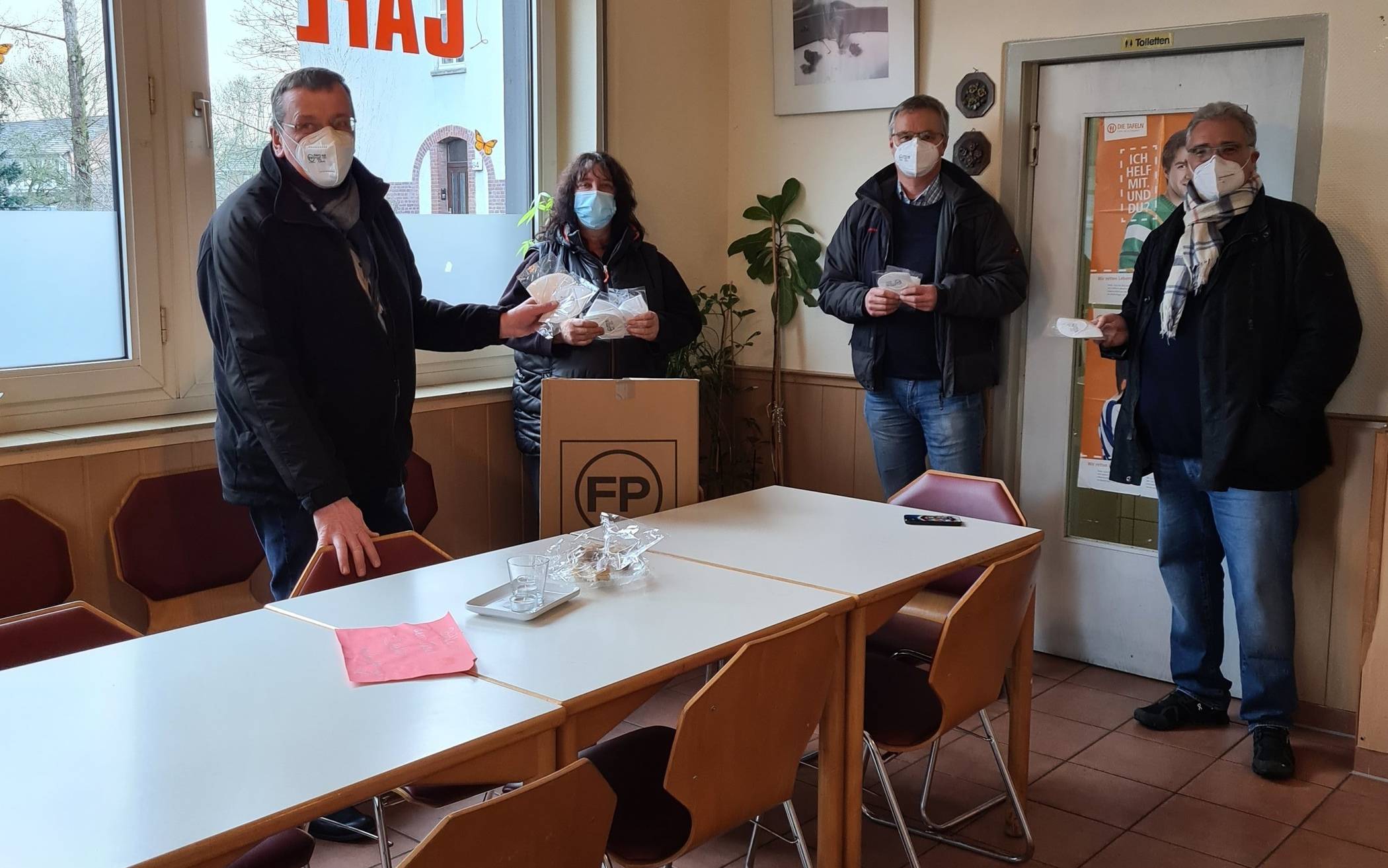 Bei der Spendenübergabe (v.l.): Josef Lübbers,