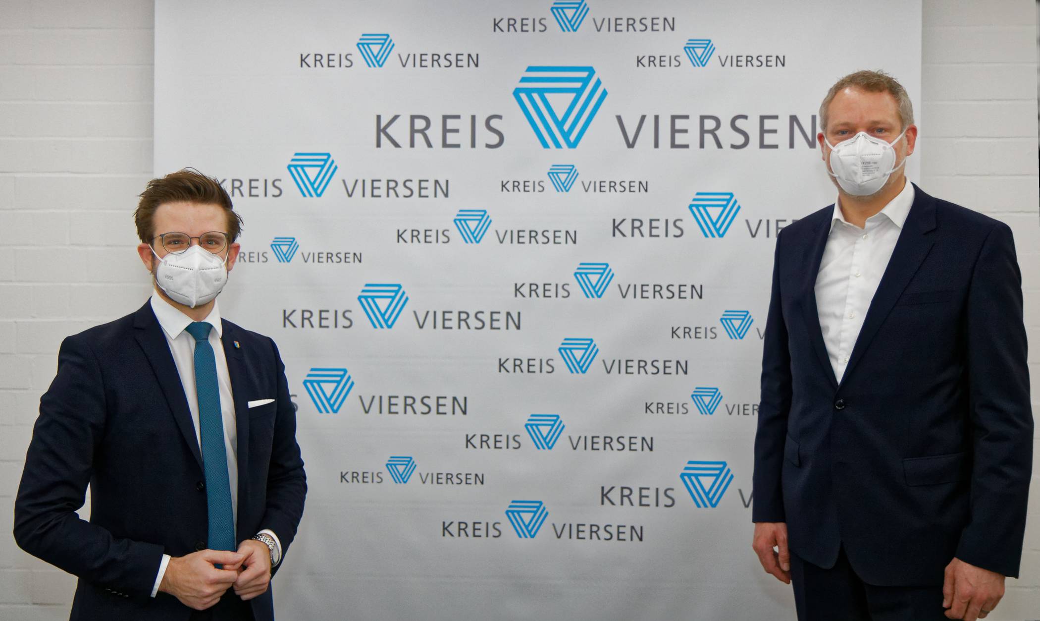 Bei seinem Antrittsbesuch im Viersener Kreishaus konnten Mönchengladbachs Oberbürgermeister Felix Heinrichs (l.) und Landrat Dr. Andreas Coenen die Irritationen der vergangenen Wochen in Bezug auf die Themen S28 und Radschnellweg ausräumen.&nbsp; 