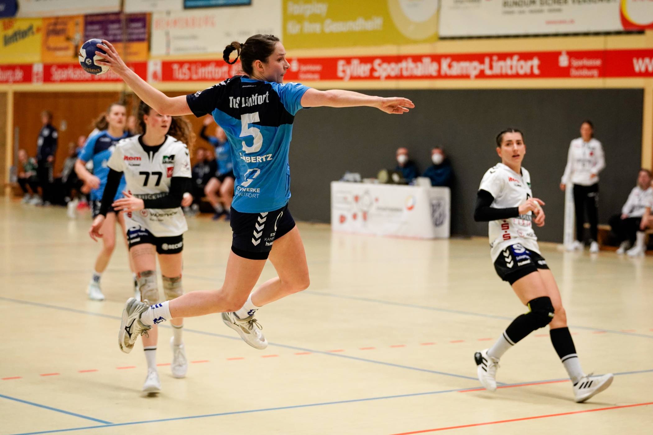 Leonie Lambertz und ihre Mannschaft treffen am Mittwoch auf den Beyeröhder TV. Das Spiel wird ab 19.50 Uhr auf Sportdeutschland TV übertragen.