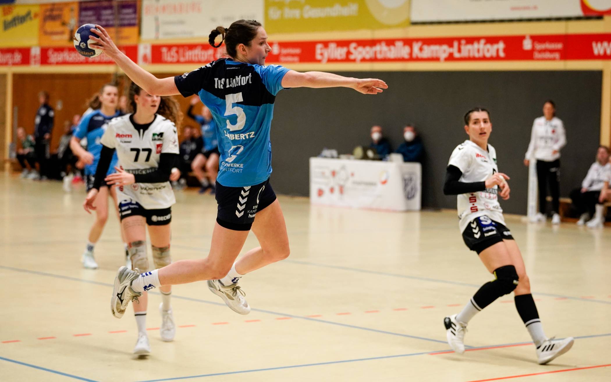 Leonie Lambertz und ihre Mannschaft treffen