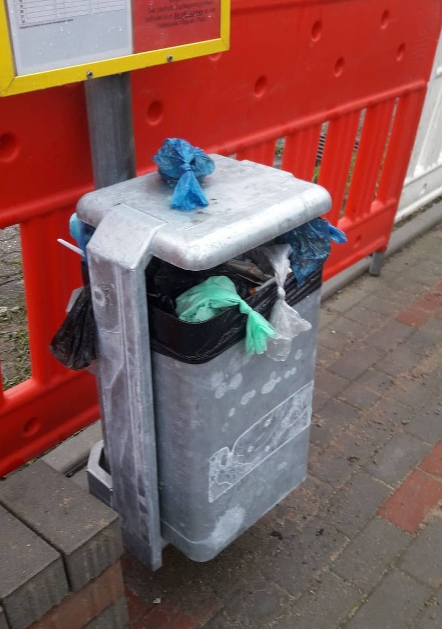 Das Häufchen in die Tüte, die Tüte auf den Mülleimer...