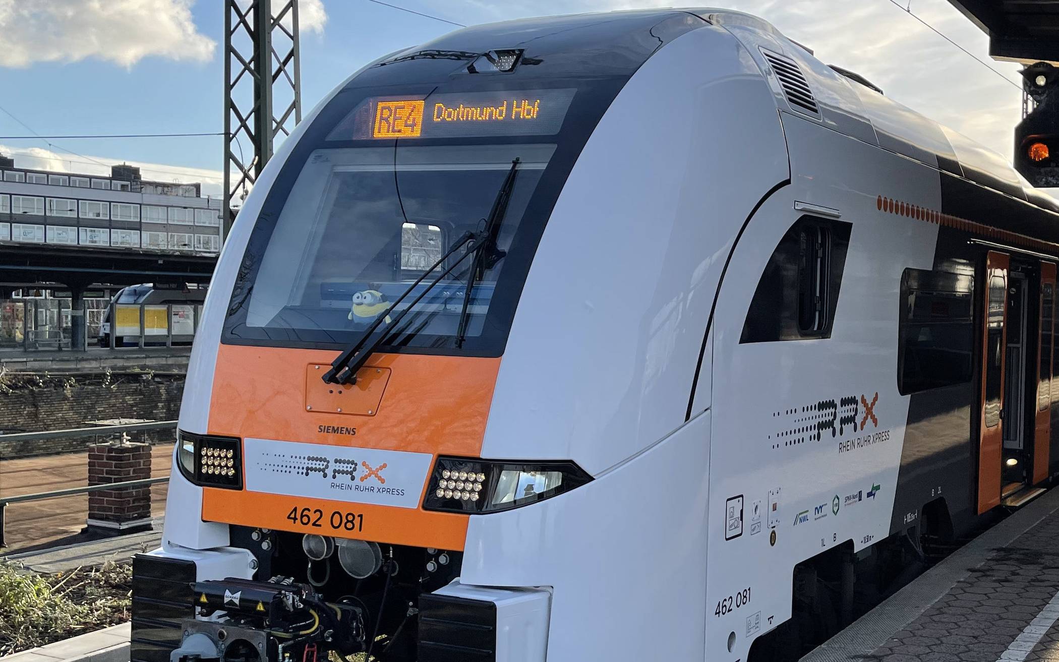  Der neue Nationalexpress fährt jetzt auf der Strecke des RE4.   