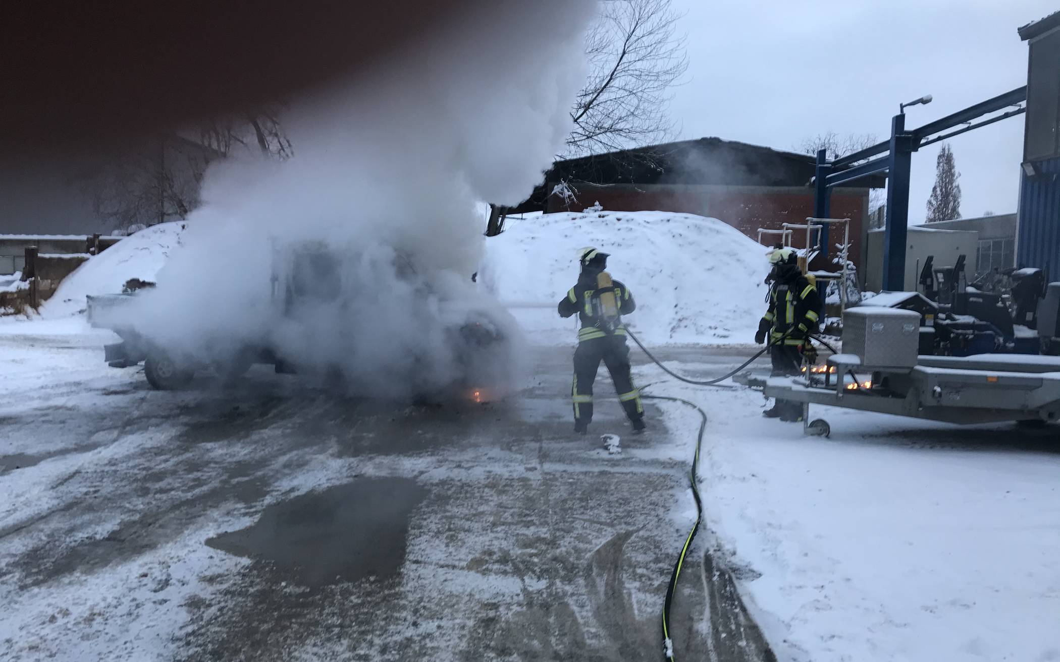 Der Löschzug Anrath am Dienstagmorgen kurz