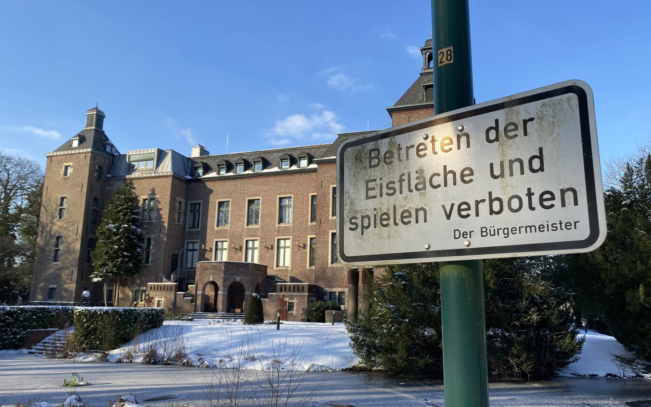 Auch hinter dem Schloss ist das