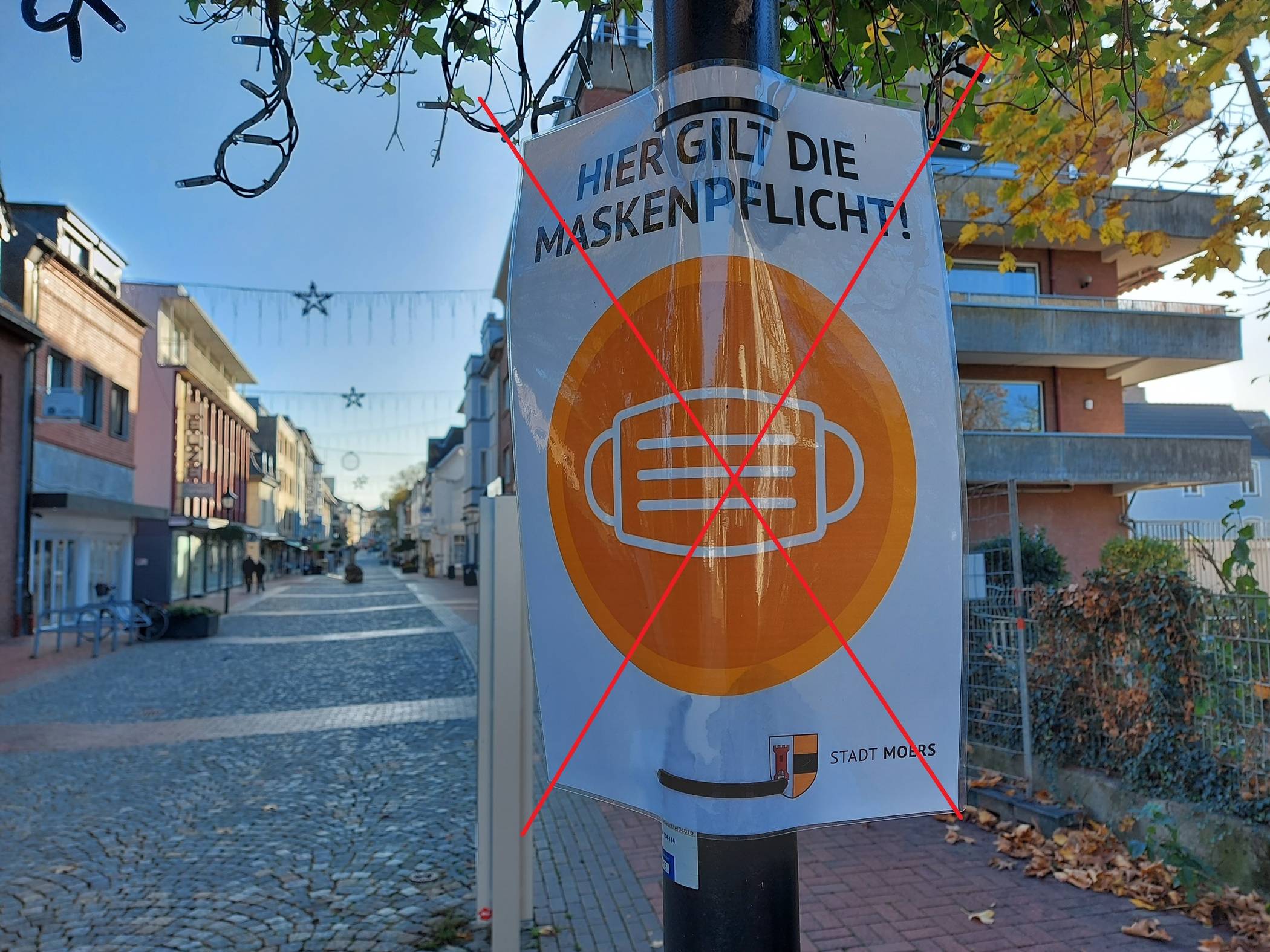 Coronaschutzverordnung konkretisiert Maskenpflicht: Maske auf auf Supermarktparkplätzen oder in Bereichen mit mehreren geöffneten Geschäften