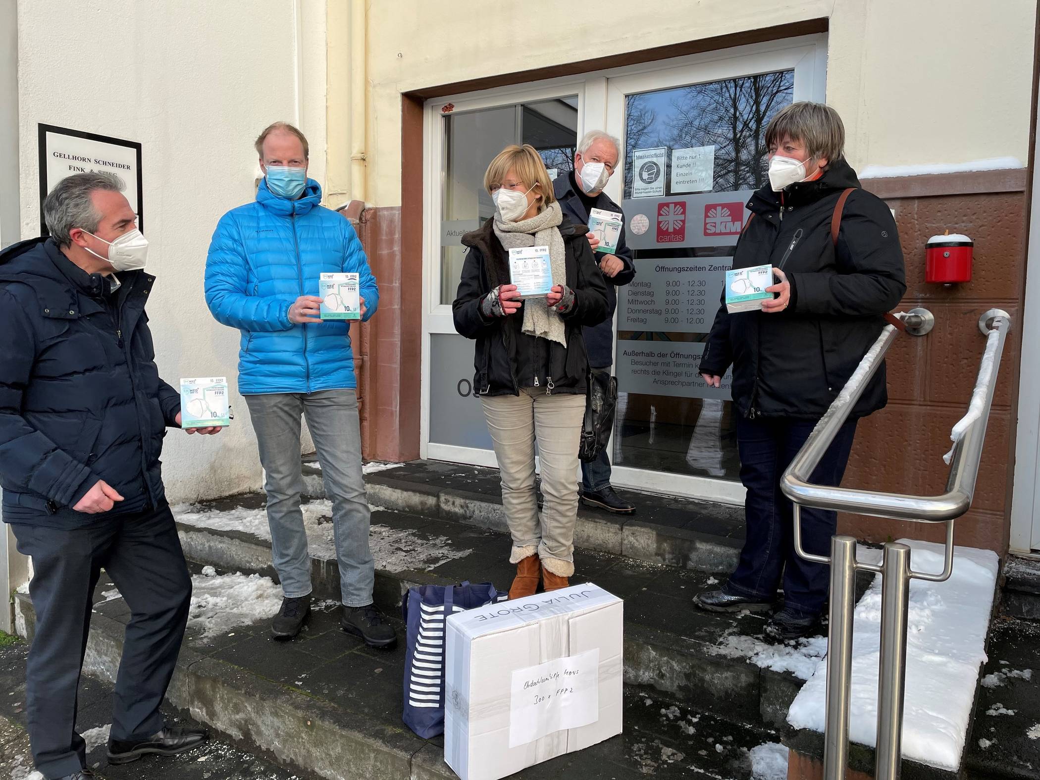  Peter Fischer (Präsident Grafschafter Lions Club), Daniel Adelfang (Förderverein Grafschafter Lions Club), Claudia Kohler (Fachbereichsleitung Gesundheit und Soziales, Caritasverband), Roland Schaffer (Mitgliedsbeauftragter Grafschafter Lions Club) und Brunhild Demmer (Vorstand des Caritasverbandes Moers-Xanten e.V.) bei der Spendenübergabe. 